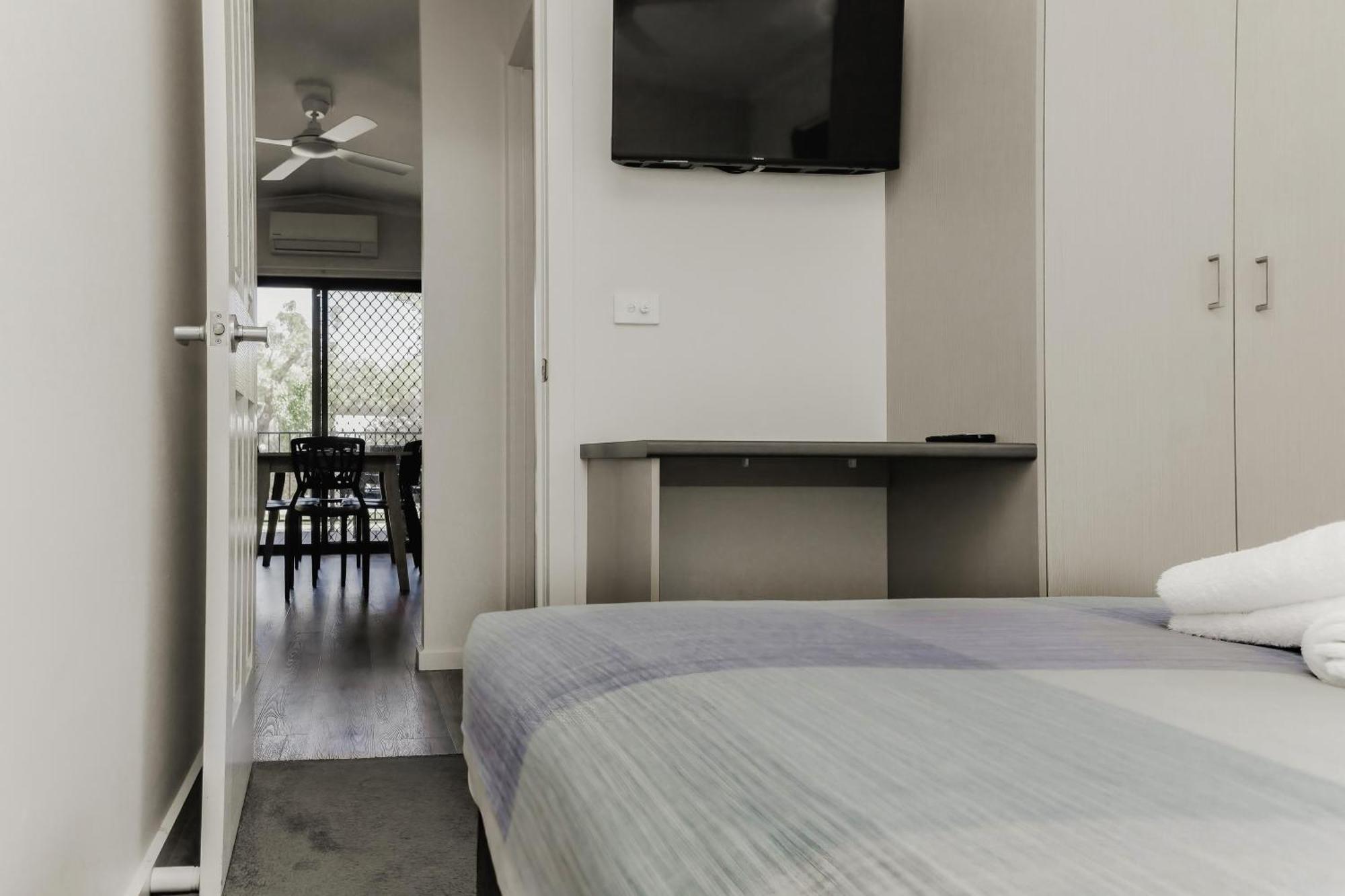 Big4 Albury Tourist Park Hotel Exterior photo